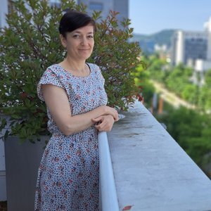 PETRA VERTELJ NARED